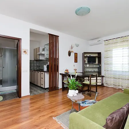 Miljenko Apartamento Punat